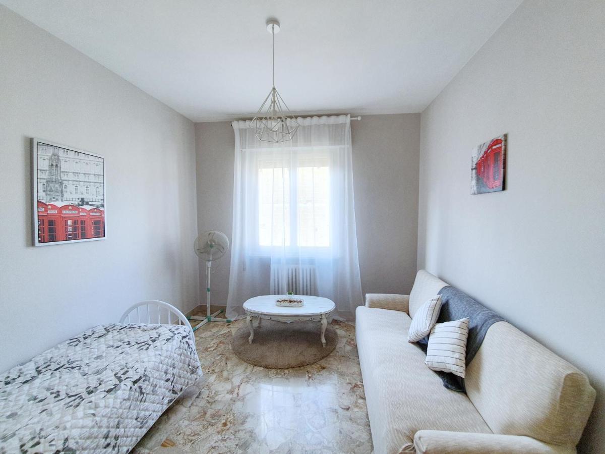 Affittacamere Zona Caserma-Stazione Фолиньо Экстерьер фото